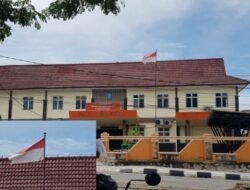Sunggu Miris!!! Bendera Merah Putih Sobek, Lusuh, pudar masih di kibar Kantor Dinas PTSP Pemerintah Kabupaten Bangka