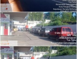 Terpampang Baleho Sanksi, Namun Pihak SPBU Masih Membandel Melayani Para Pengerit BBM Subsidi, Antrian Panjang Mobil Pengerit
